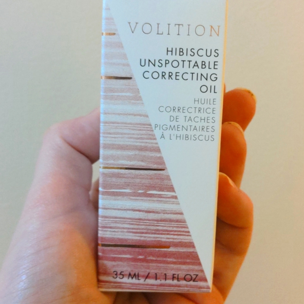 Hibiscus Unspottable Correcting Oil by Volition